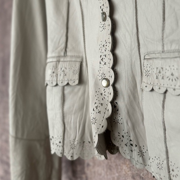 Leather laser cut detail bone color jacket snap closure with pockets - Picture 2 of 15